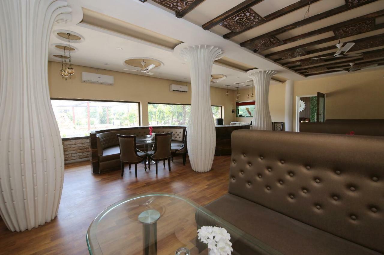 Oyo 38414 Rain Basera Resort Джабалпур Екстериор снимка